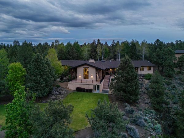 8050 NW Grubstake Way, Redmond, OR 97756