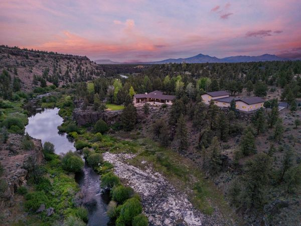 8050 NW Grubstake Way, Redmond, OR 97756