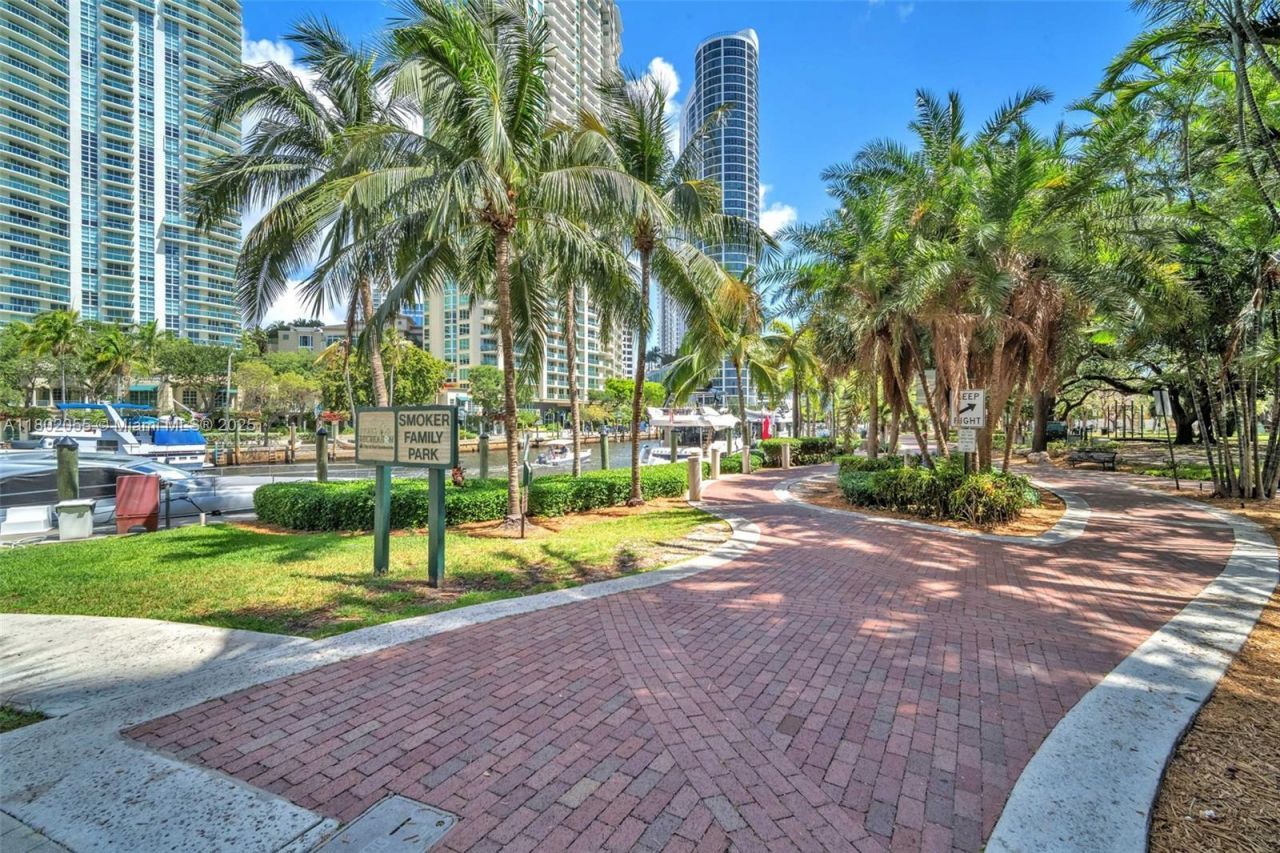 511 SE 5th Ave (restaurant), Fort Lauderdale, FL 33301 Photo