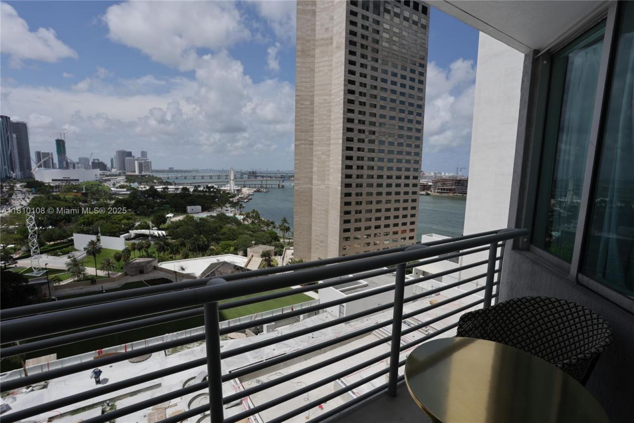 325 S Biscayne Blvd, Unit 1822, Miami, FL 33131 Photo