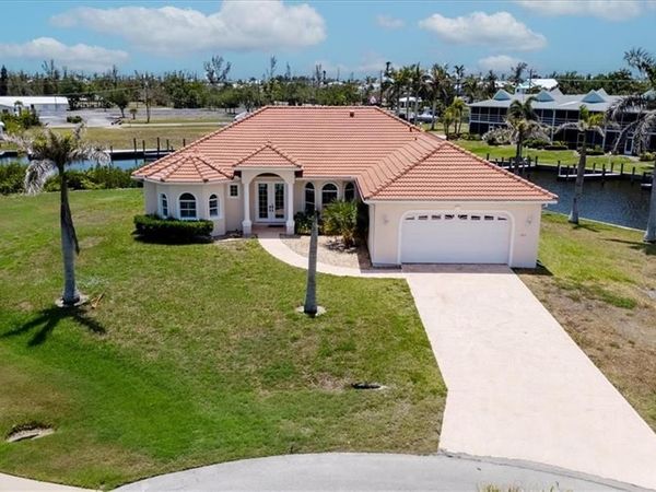 2871 Bracci DR, ST. JAMES CITY, FL 33956