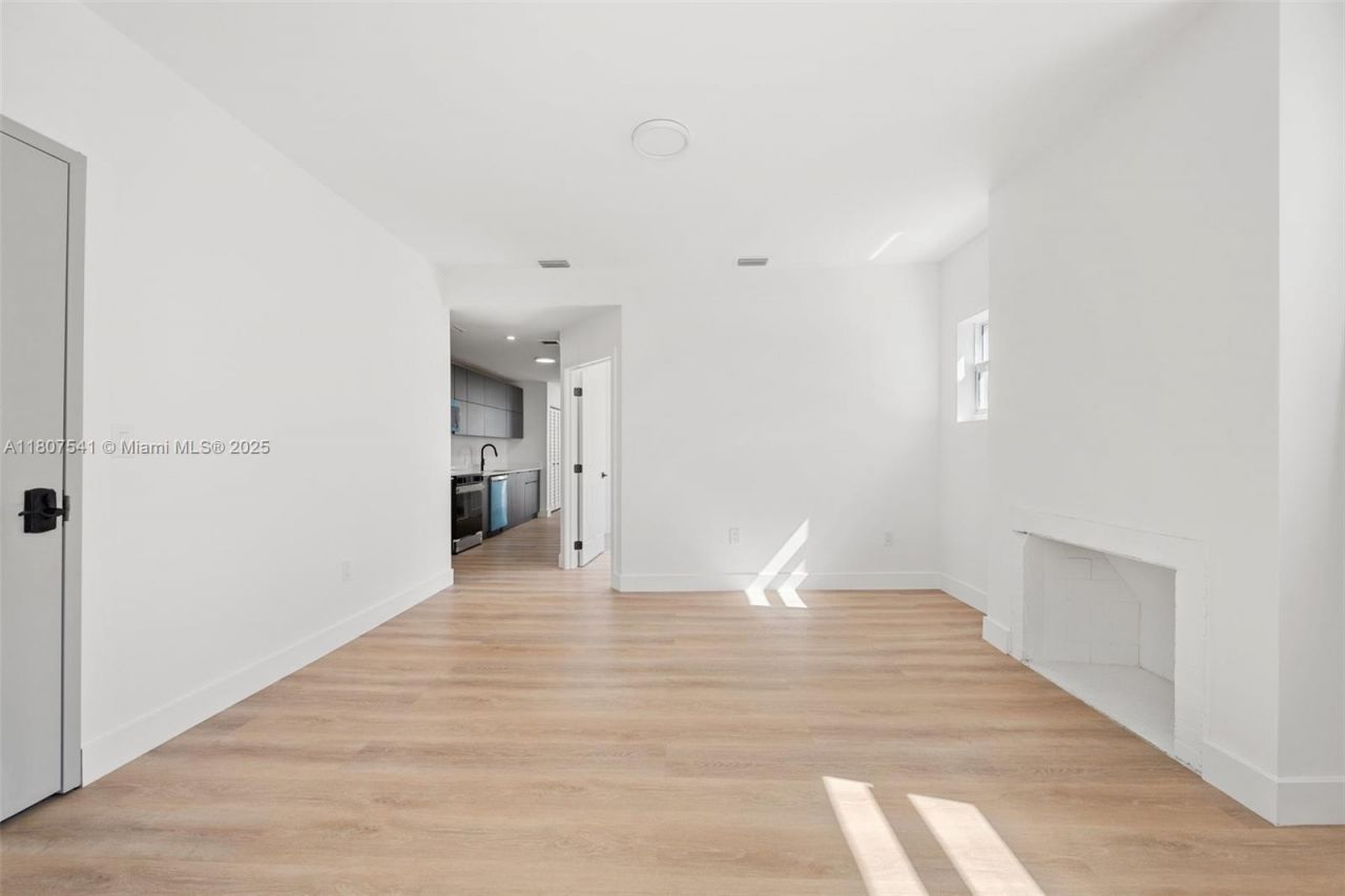 403 SW 12th Ave, Unit 4, Miami, FL 33130 Photo