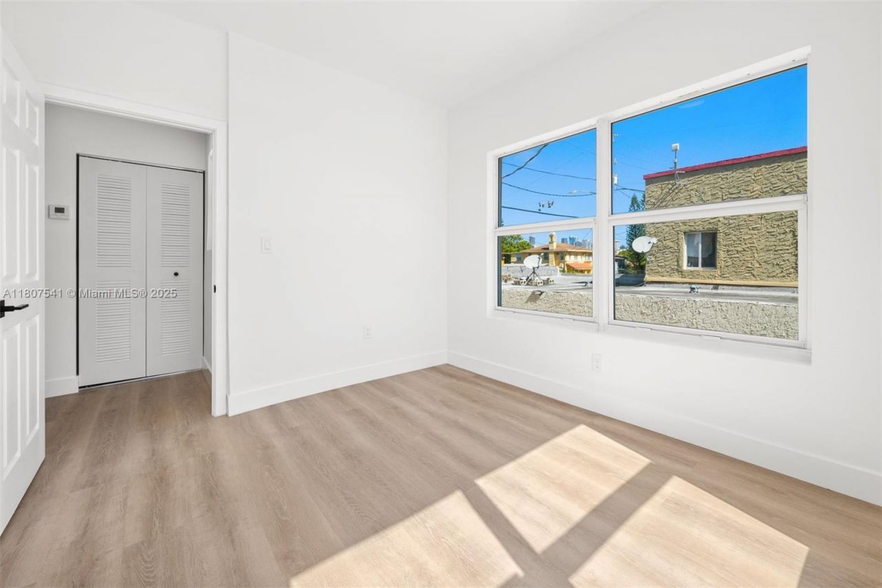 403 SW 12th Ave, Unit 4, Miami, FL 33130 Photo