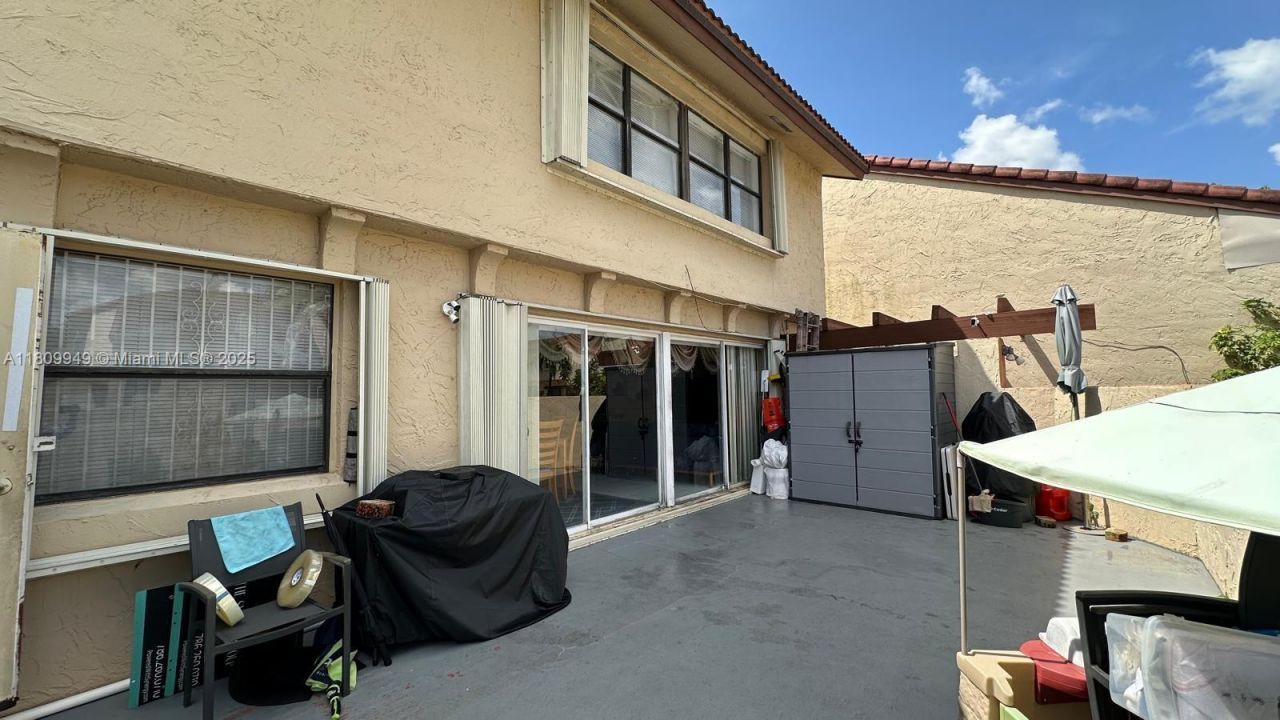 9999 NW 9th St Cir, Unit 1-11, Miami, FL 33172 Photo