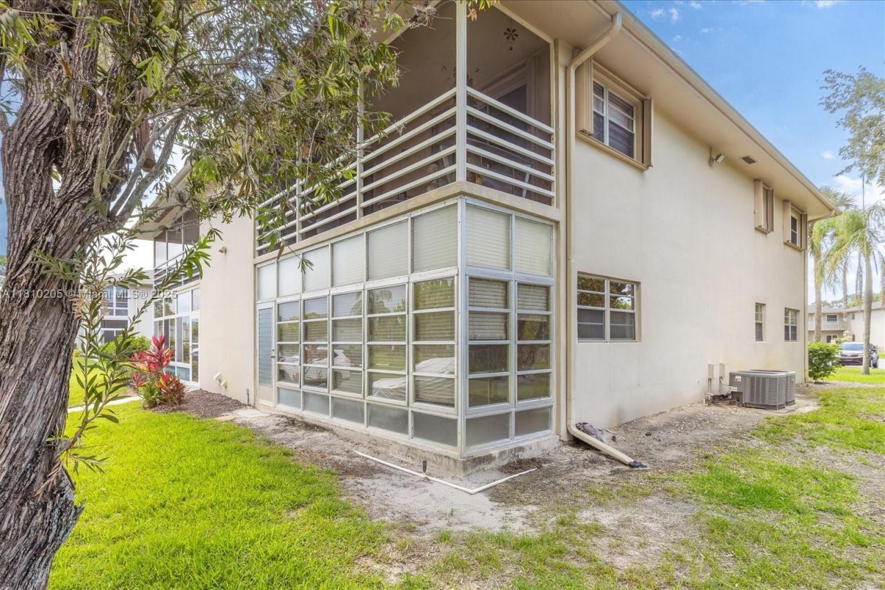 20 Lake Vista Trl, Unit 107, Port Saint Lucie, FL 34952 Photo