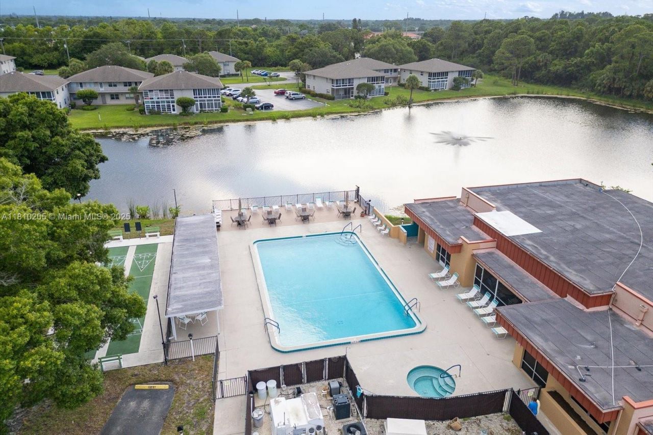 20 Lake Vista Trl, Unit 107, Port Saint Lucie, FL 34952 Photo