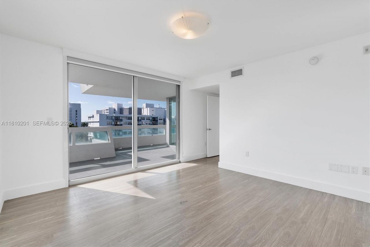 1025 92nd St, Unit 707, Bay Harbor Islands, FL 33154 Photo