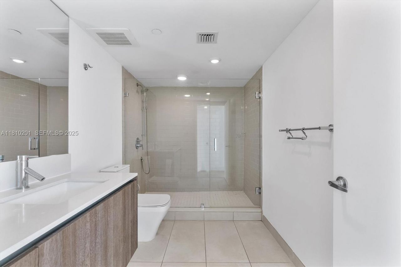 1025 92nd St, Unit 707, Bay Harbor Islands, FL 33154 Photo