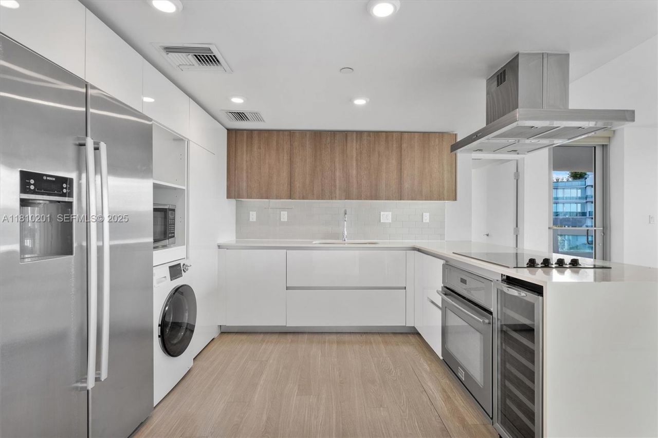 1025 92nd St, Unit 707, Bay Harbor Islands, FL 33154 Photo