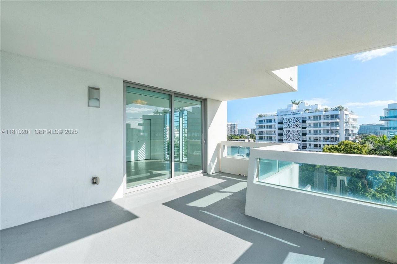 1025 92nd St, Unit 707, Bay Harbor Islands, FL 33154 Photo