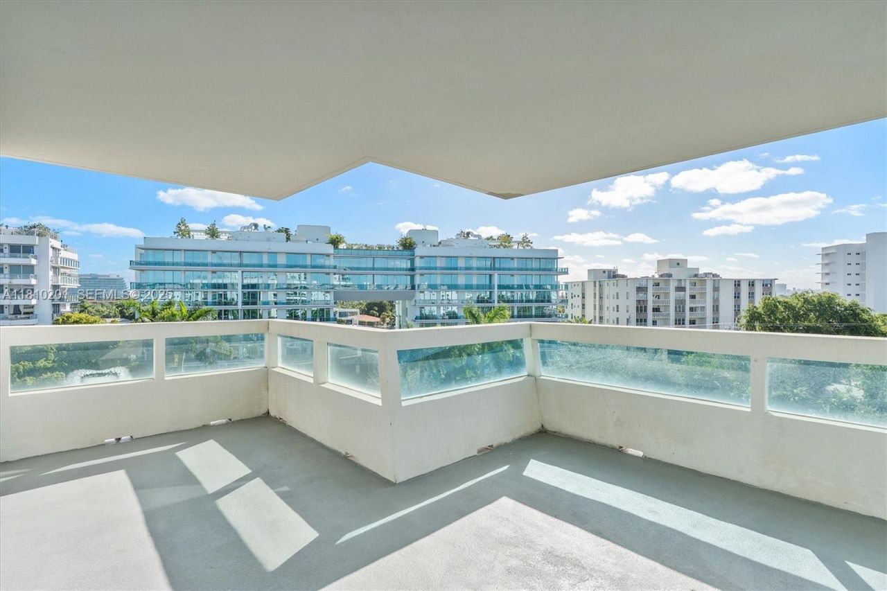 1025 92nd St, Unit 707, Bay Harbor Islands, FL 33154 Photo