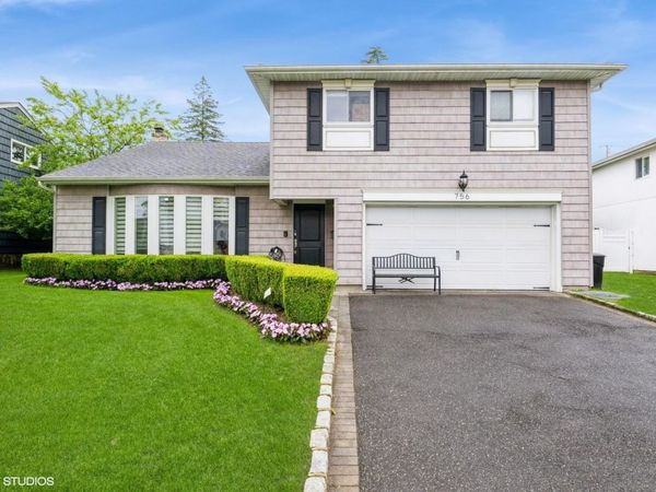 756 Dumont Place, North Woodmere, NY 11581