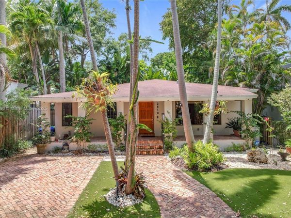 2810 Crystal Ct, Miami, FL 33133