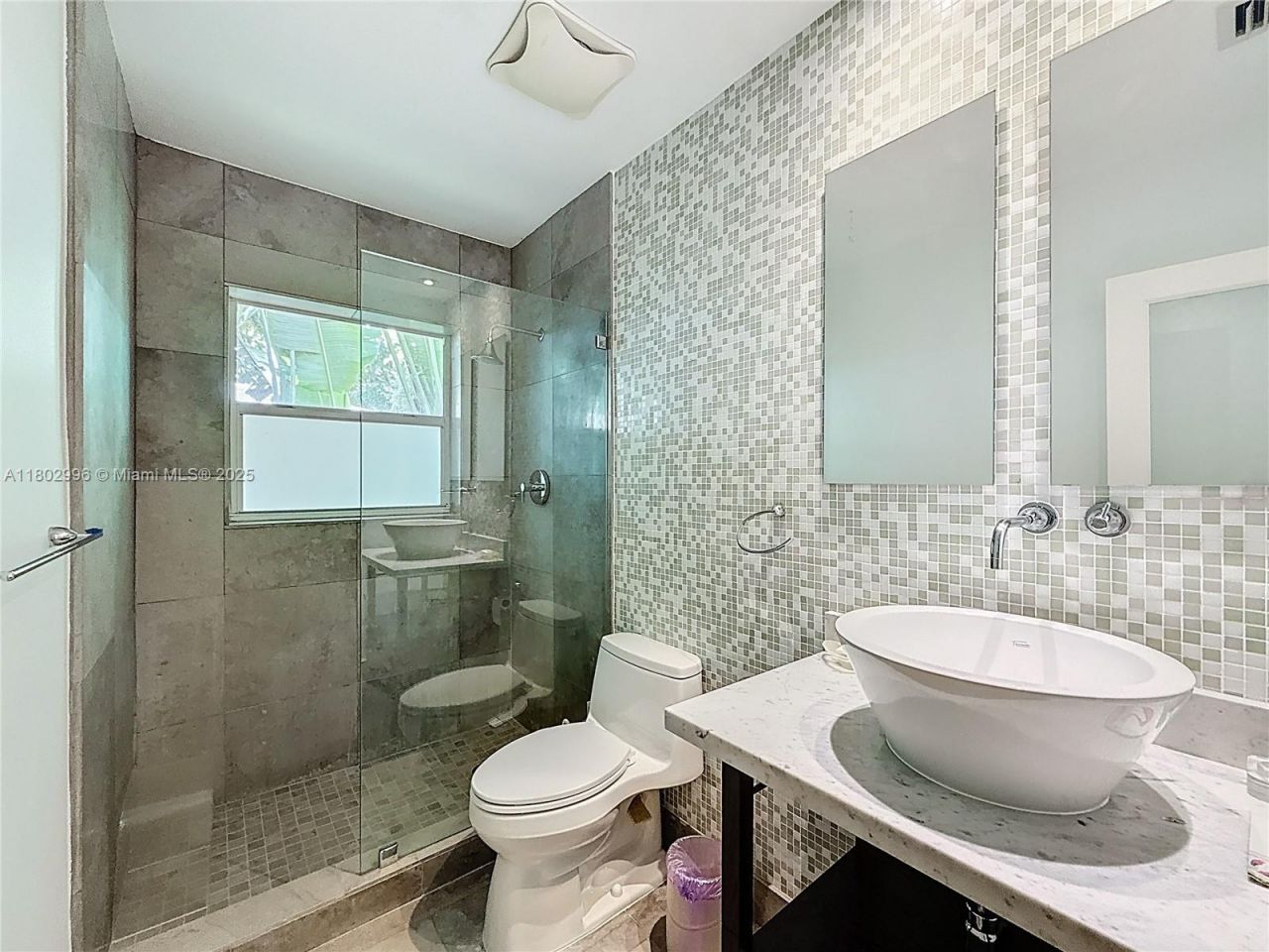 2810 Crystal Ct, Miami, FL 33133 Photo