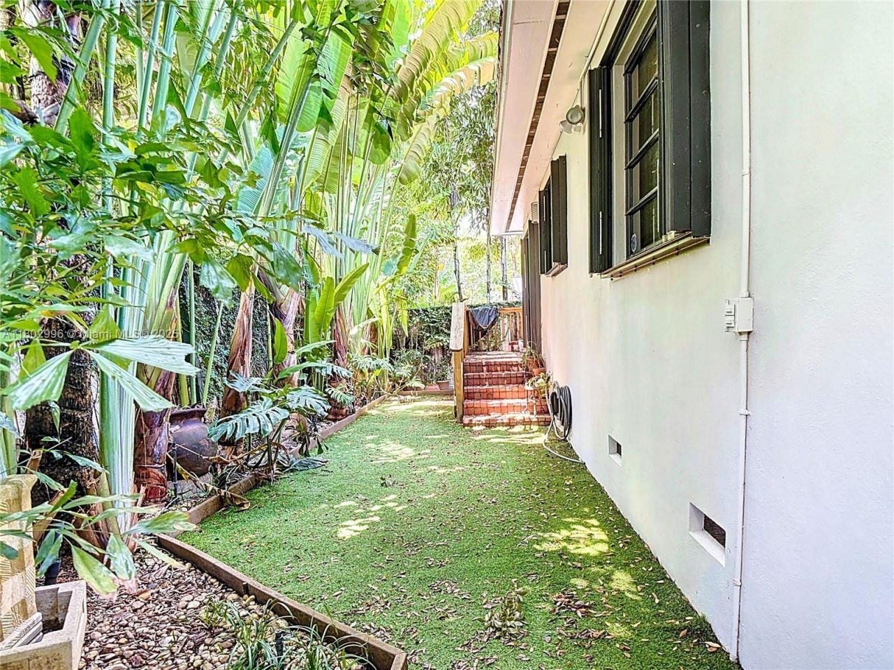 2810 Crystal Ct, Miami, FL 33133 Photo