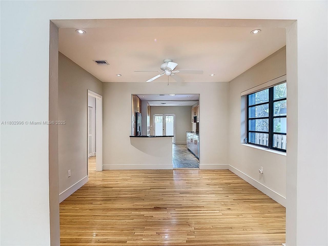 2810 Crystal Ct, Miami, FL 33133 Photo