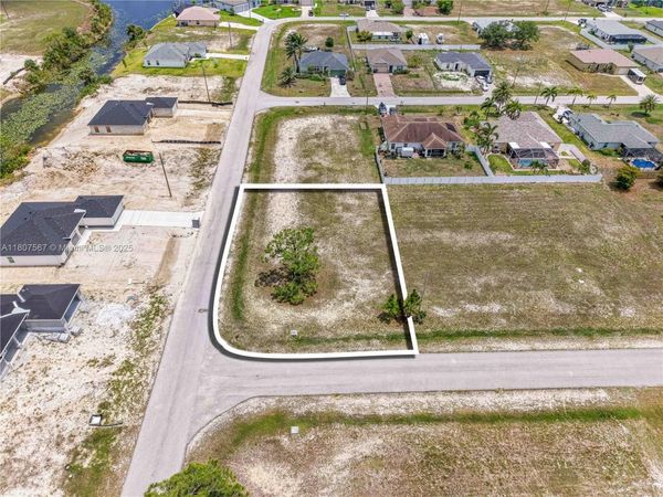 1104 NE 40TH ST, Cape Coral, FL 33914