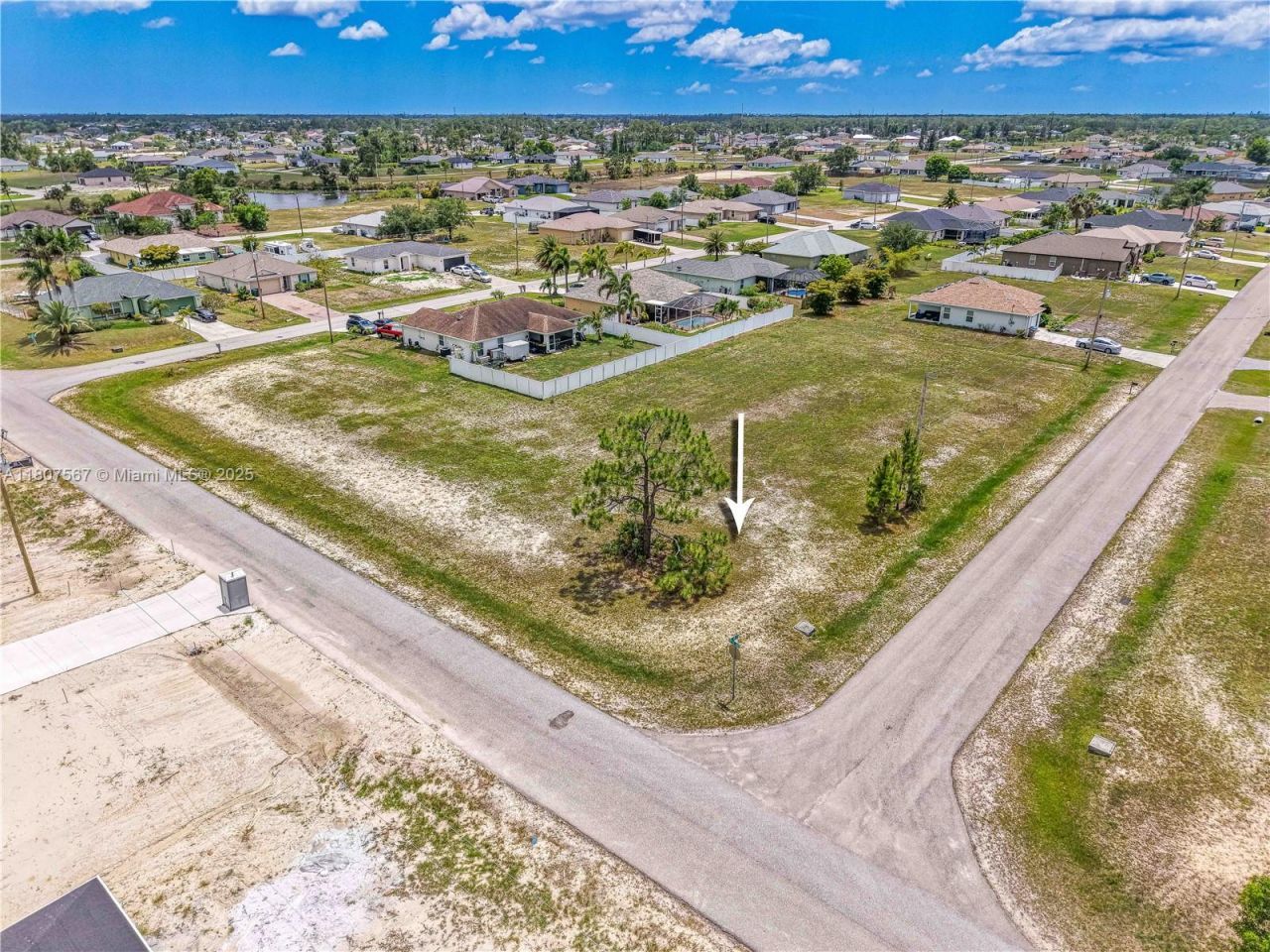 1104 NE 40th St, Cape Coral, FL 33914 Photo