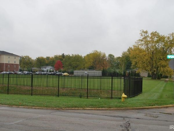 2011 W McGalliard Road, Muncie, IN 47304