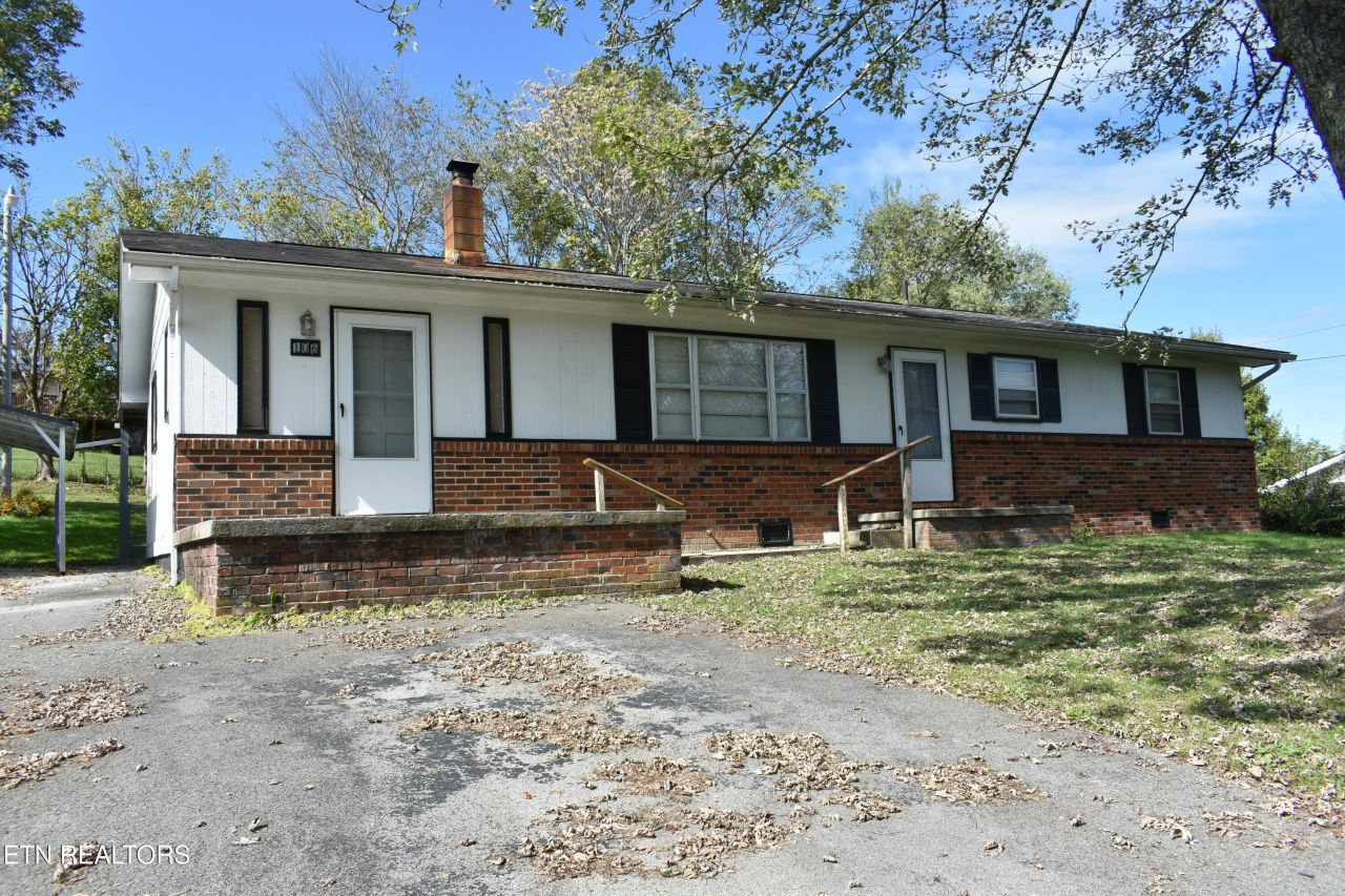 106 Walnut St, New Tazewell, TN 37825 Main Photo
