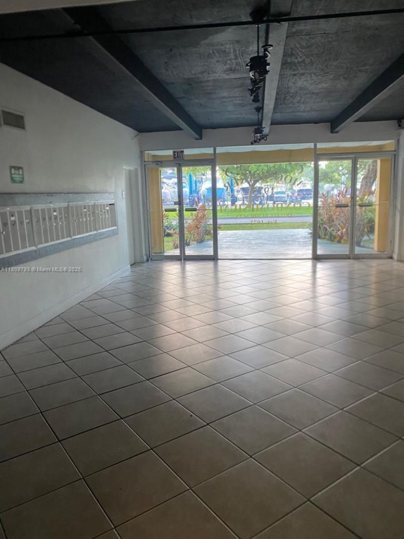 1975 NE 135th St, Unit 2D, North Miami, FL 33181 Photo