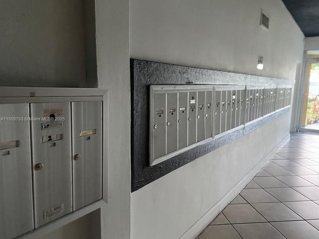 1975 NE 135th St, Unit 2D, North Miami, FL 33181 Photo