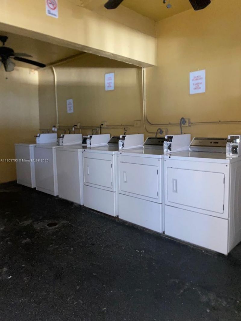 1975 NE 135th St, Unit 2D, North Miami, FL 33181 Photo