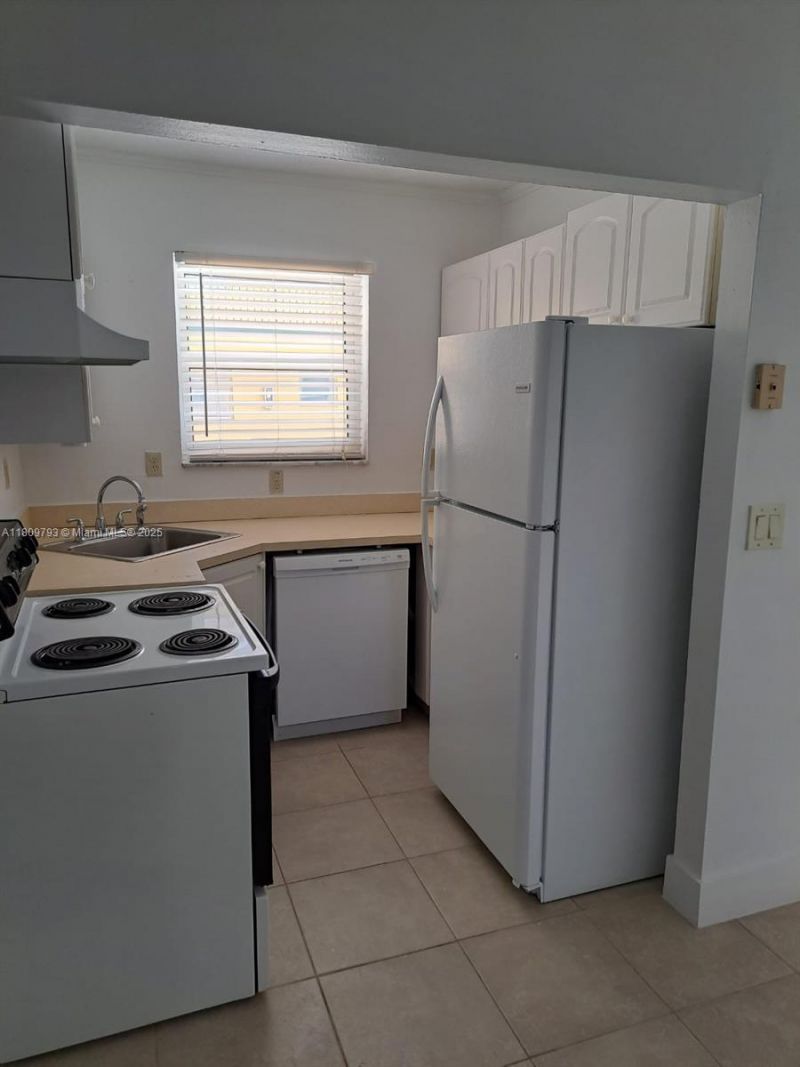 1975 NE 135th St, Unit 2D, North Miami, FL 33181 Photo
