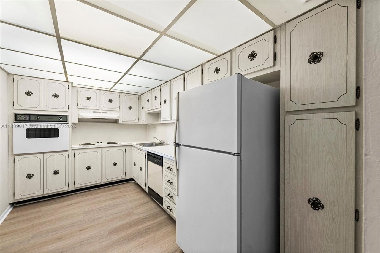 19380 Collins Ave, Unit 317, Sunny Isles Beach, FL 33160 Photo