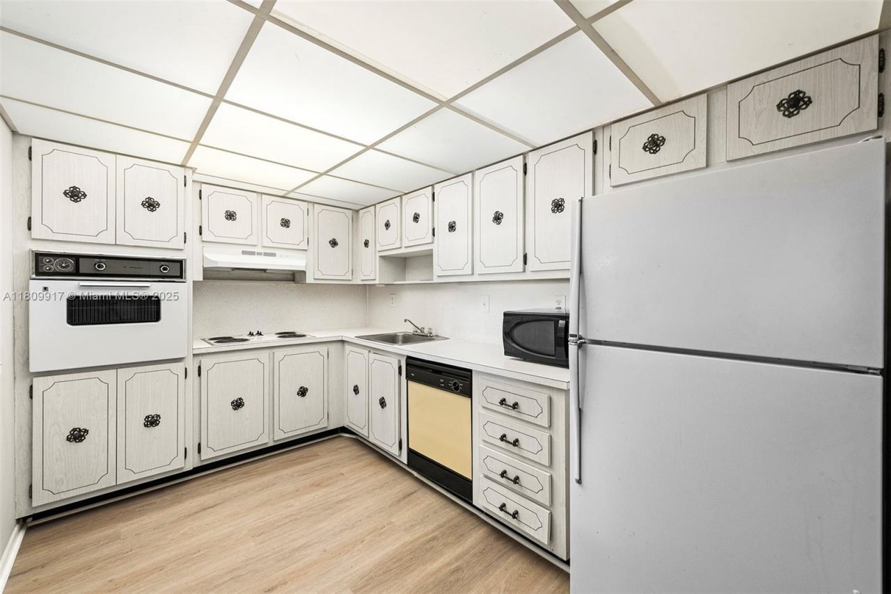 19380 Collins Ave, Unit 317, Sunny Isles Beach, FL 33160 Photo