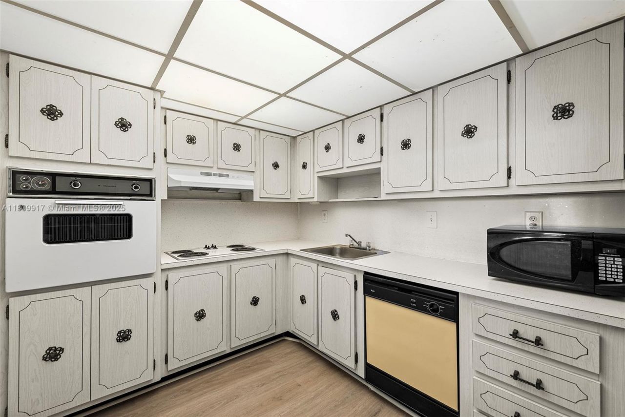 19380 Collins Ave, Unit 317, Sunny Isles Beach, FL 33160 Photo