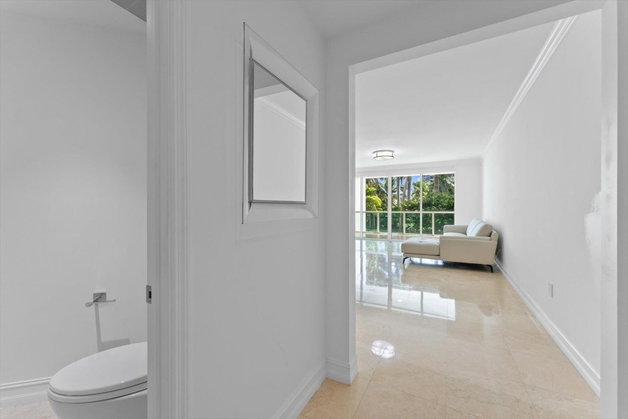 550 SE Mizner Boulevard, Unit B206, Boca Raton, FL 33432 Photo