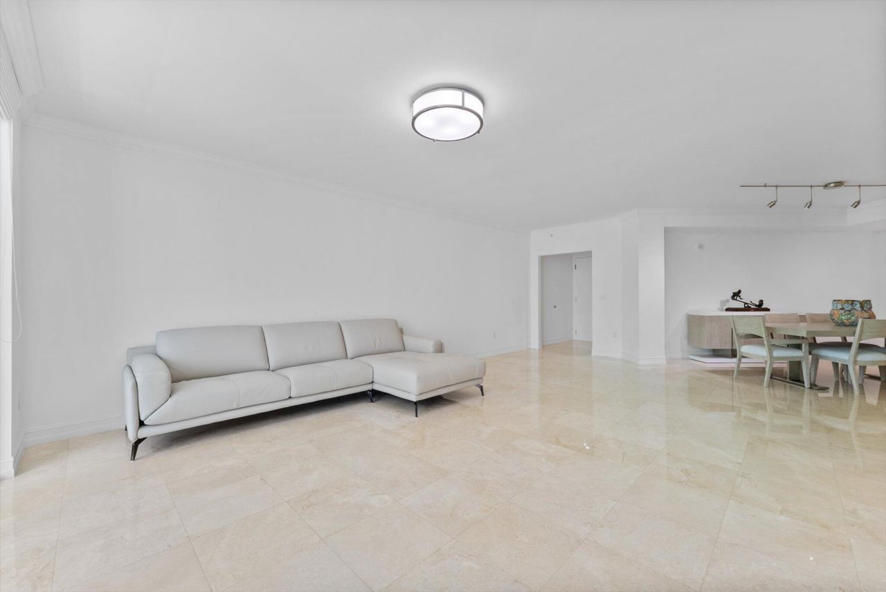 550 SE Mizner Boulevard, Unit B206, Boca Raton, FL 33432 Photo