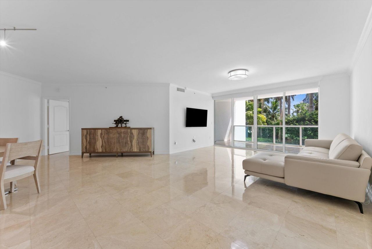 550 SE Mizner Boulevard, Unit B206, Boca Raton, FL 33432 Photo