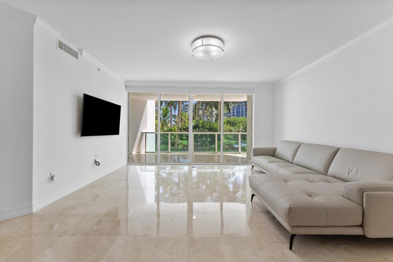 550 SE Mizner Boulevard, Unit B206, Boca Raton, FL 33432 Photo