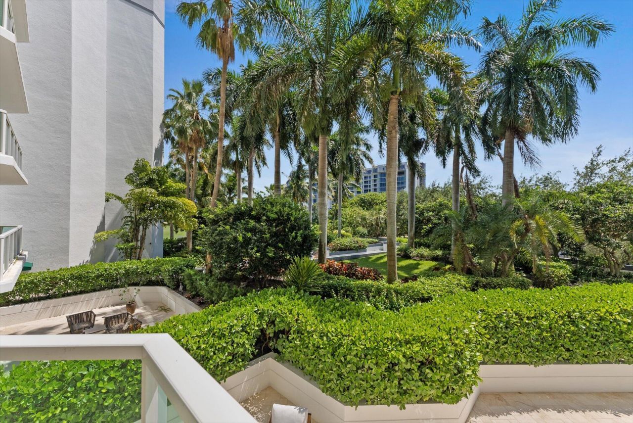 550 SE Mizner Boulevard, Unit B206, Boca Raton, FL 33432 Photo