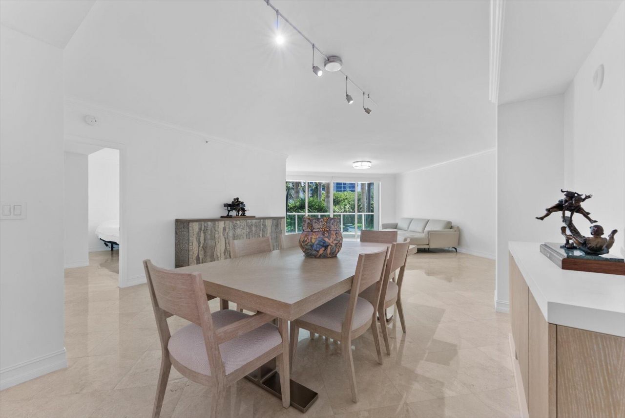 550 SE Mizner Boulevard, Unit B206, Boca Raton, FL 33432 Photo