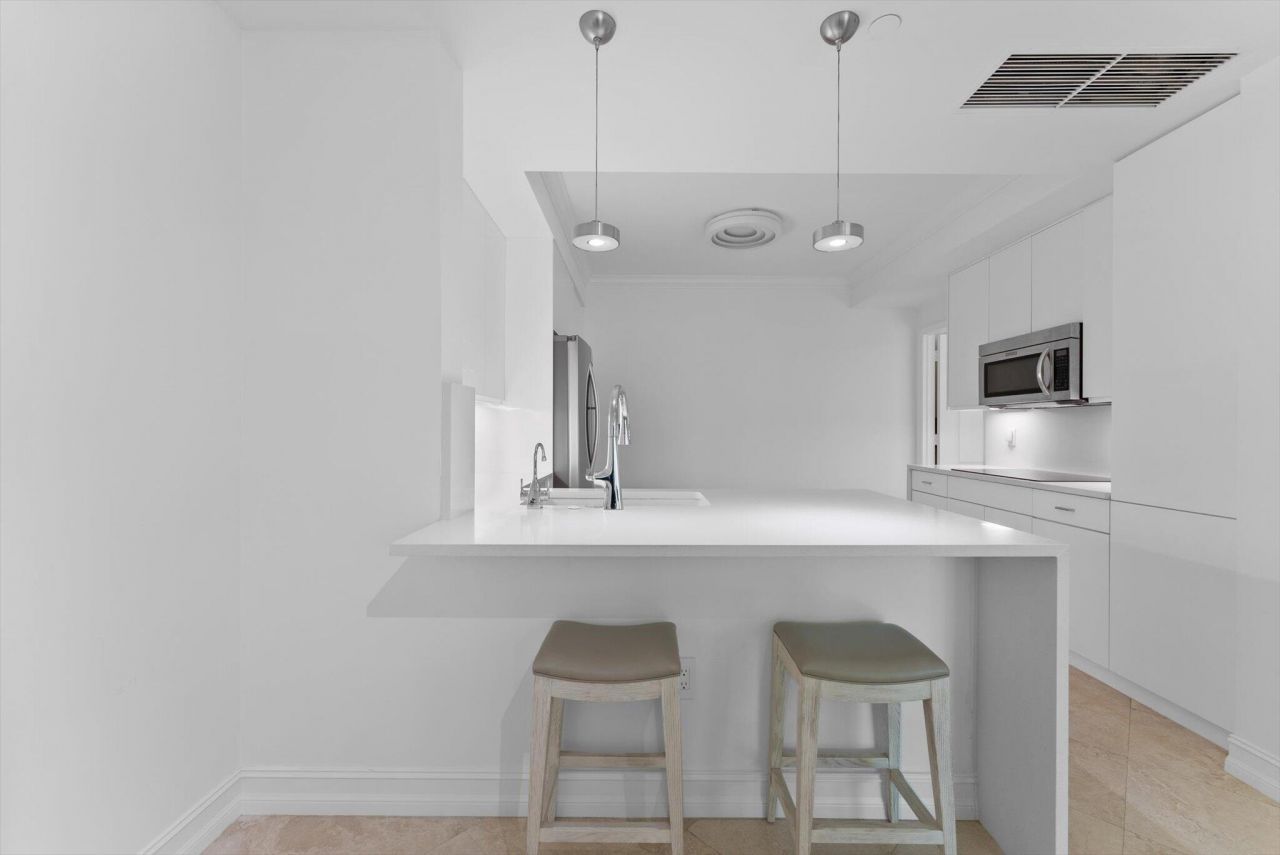 550 SE Mizner Boulevard, Unit B206, Boca Raton, FL 33432 Photo