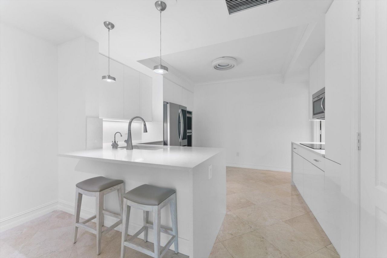 550 SE Mizner Boulevard, Unit B206, Boca Raton, FL 33432 Photo