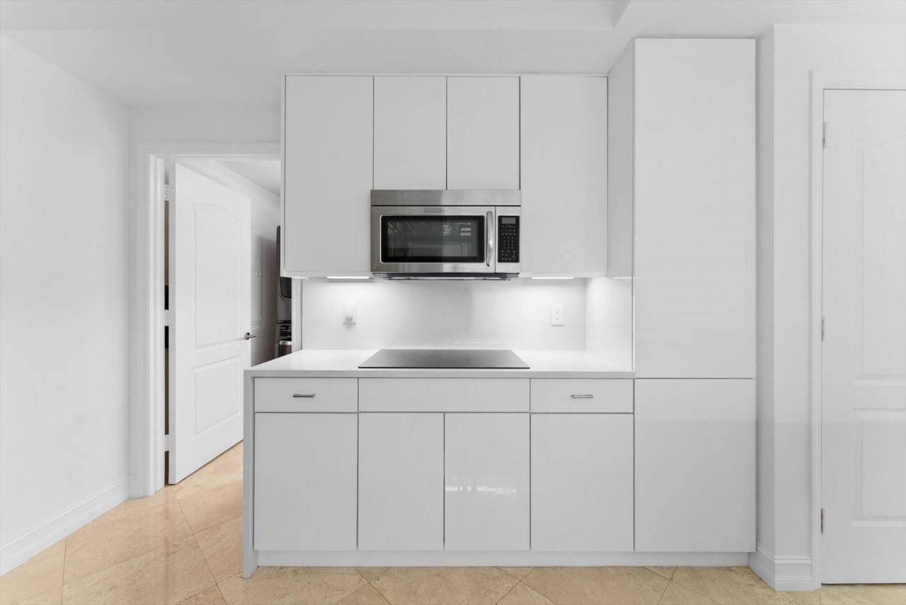 550 SE Mizner Boulevard, Unit B206, Boca Raton, FL 33432 Photo