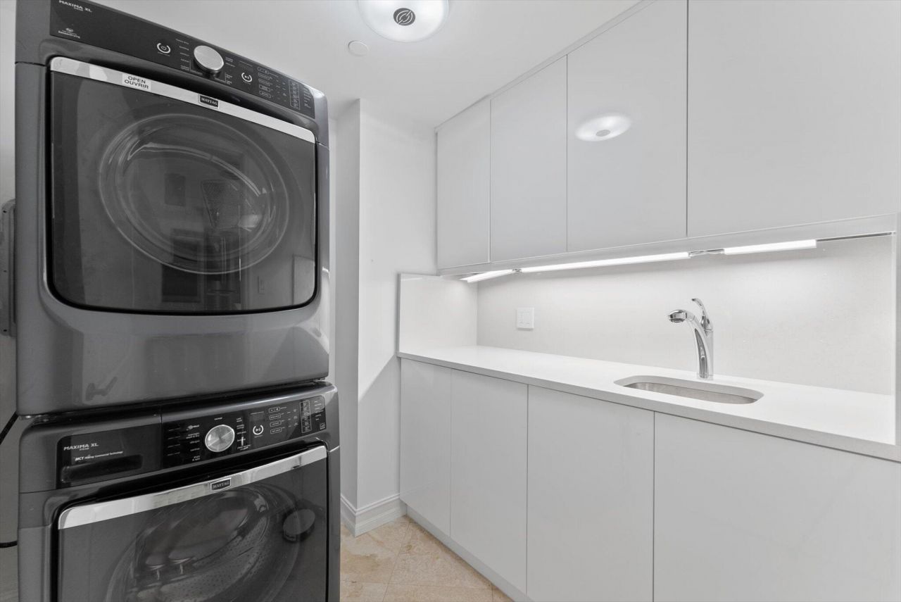 550 SE Mizner Boulevard, Unit B206, Boca Raton, FL 33432 Photo