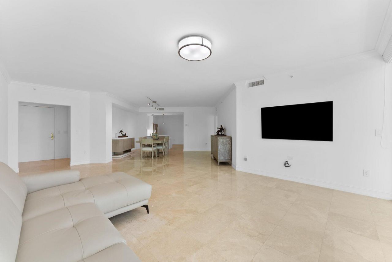 550 SE Mizner Boulevard, Unit B206, Boca Raton, FL 33432 Photo