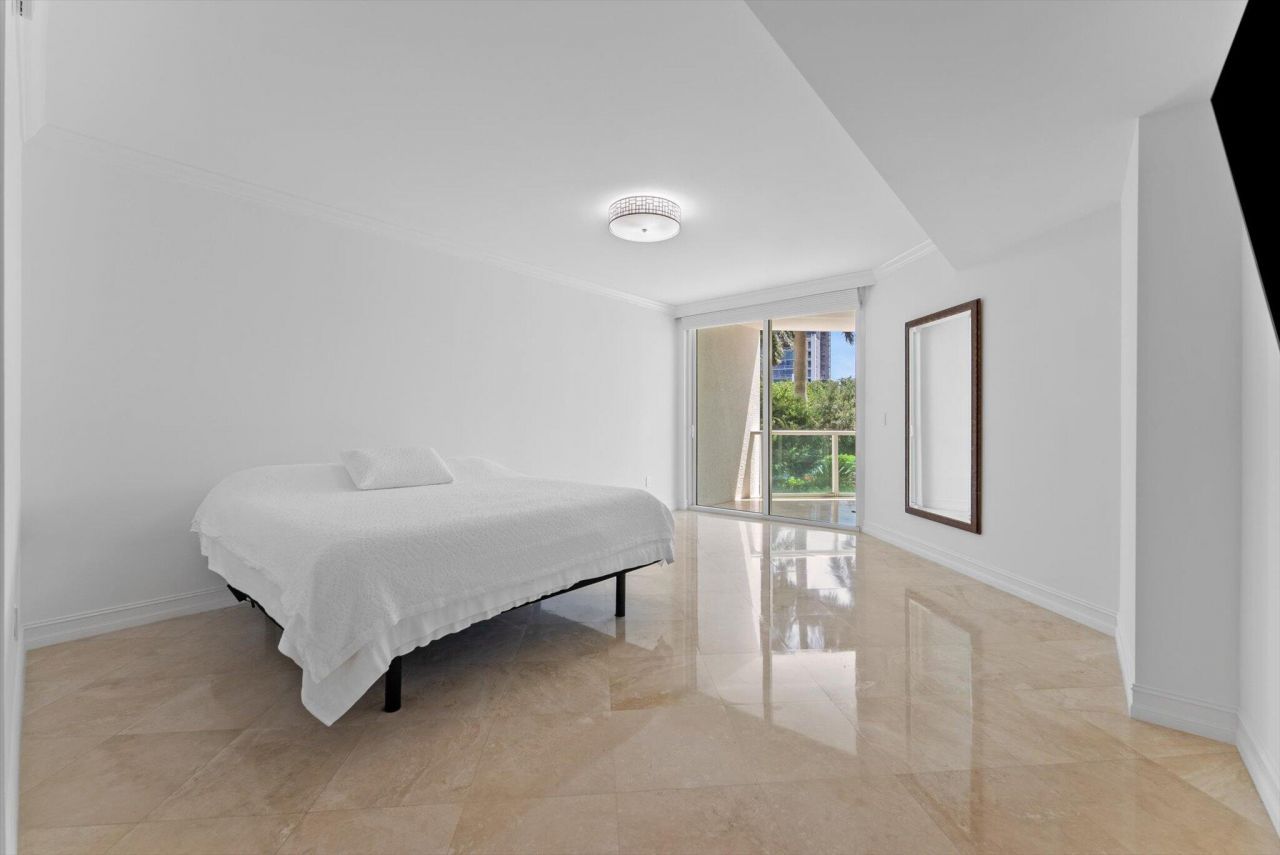 550 SE Mizner Boulevard, Unit B206, Boca Raton, FL 33432 Photo