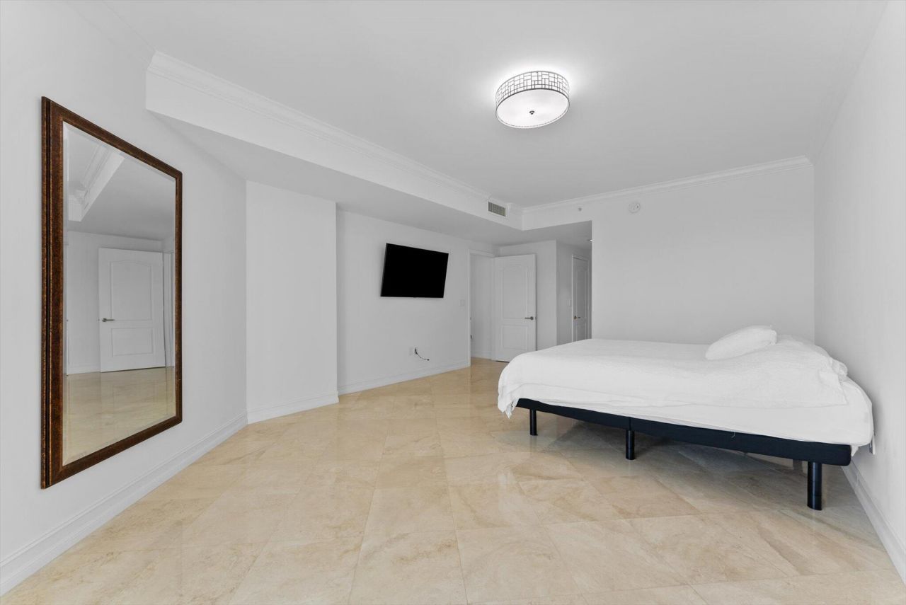 550 SE Mizner Boulevard, Unit B206, Boca Raton, FL 33432 Photo