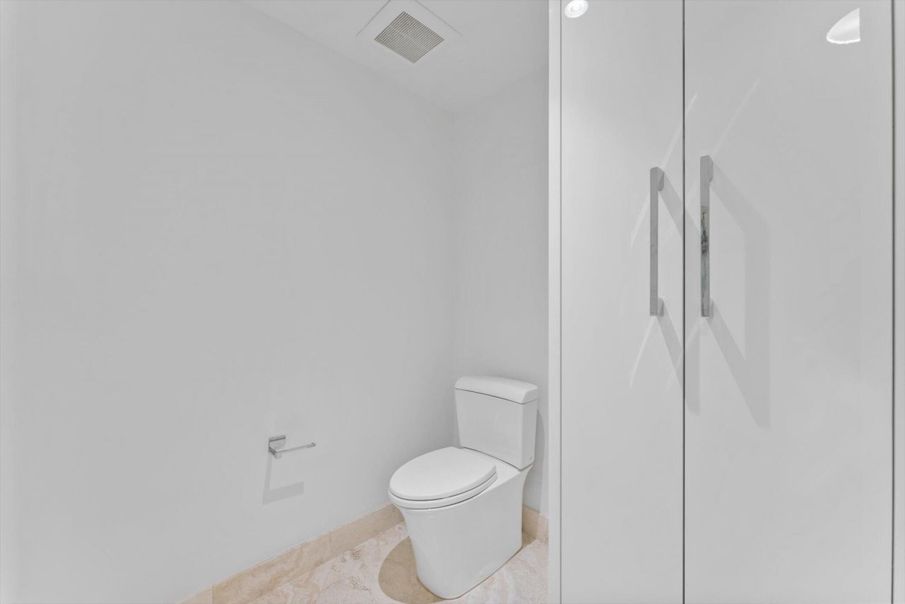 550 SE Mizner Boulevard, Unit B206, Boca Raton, FL 33432 Photo