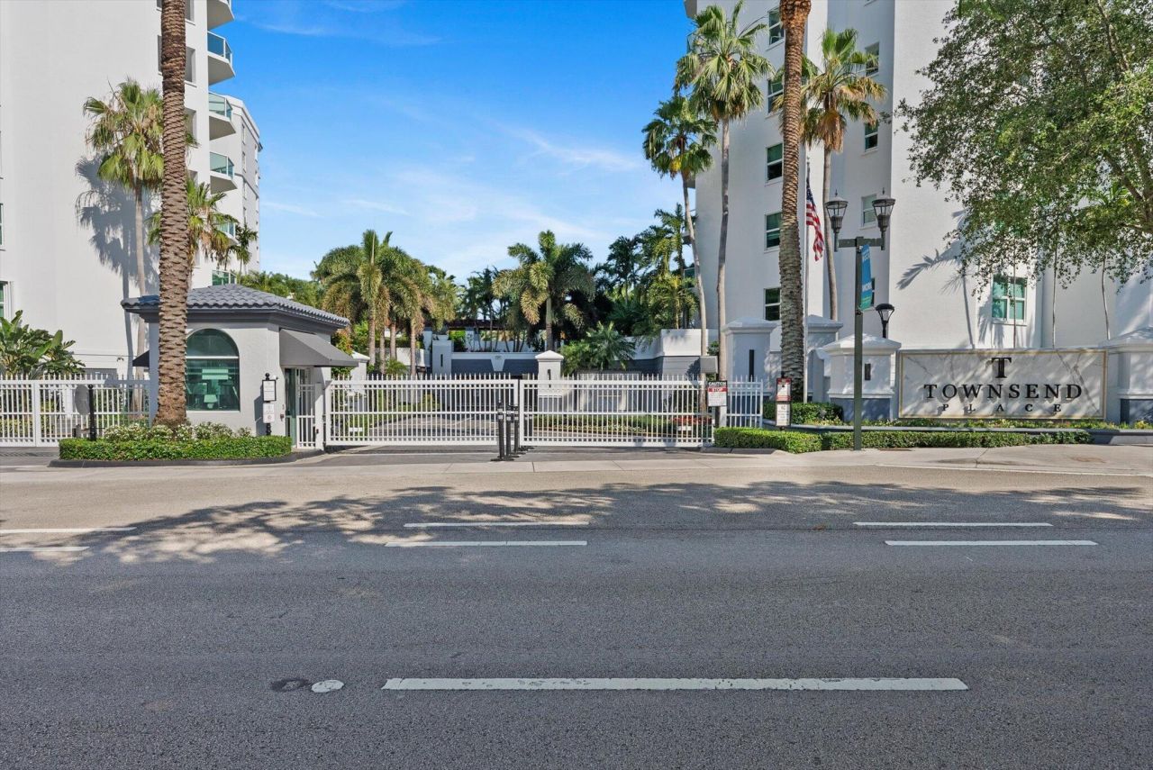 550 SE Mizner Boulevard, Unit B206, Boca Raton, FL 33432 Photo