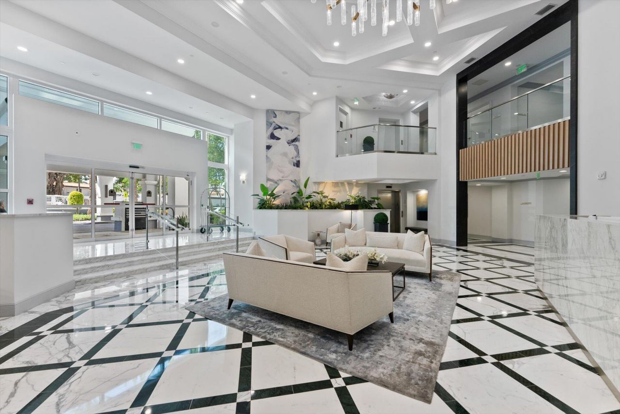 550 SE Mizner Boulevard, Unit B206, Boca Raton, FL 33432 Photo