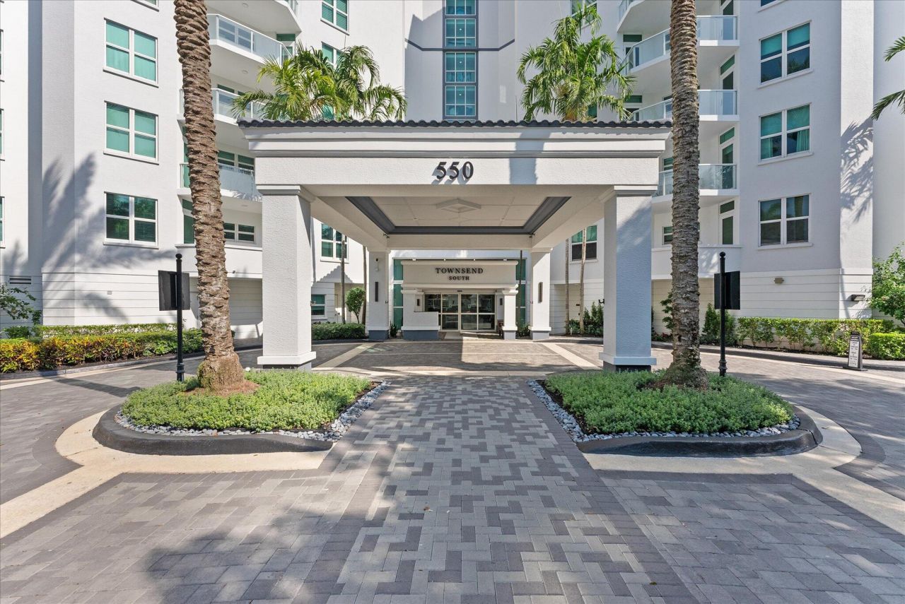 550 SE Mizner Boulevard, Unit B206, Boca Raton, FL 33432 Photo