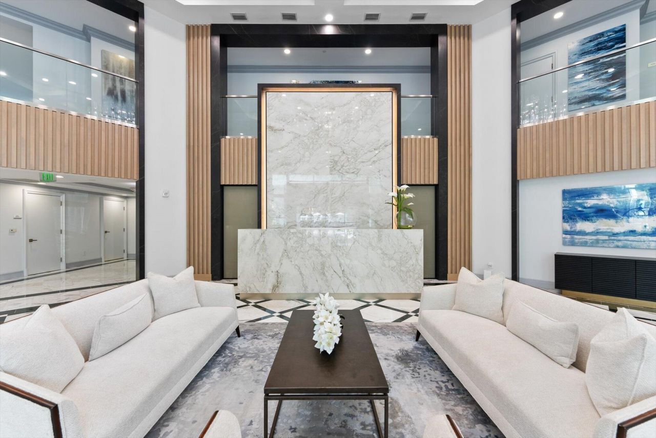 550 SE Mizner Boulevard, Unit B206, Boca Raton, FL 33432 Photo