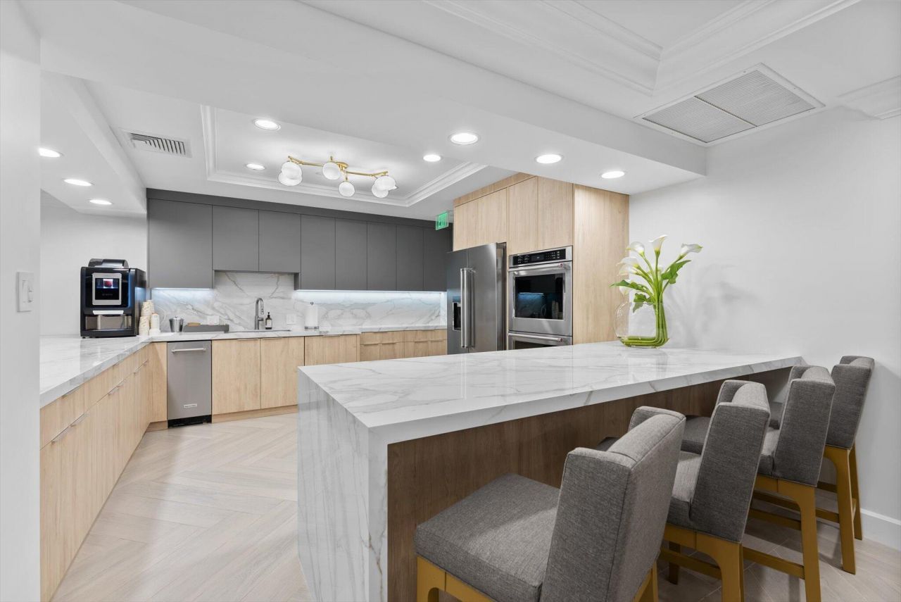 550 SE Mizner Boulevard, Unit B206, Boca Raton, FL 33432 Photo